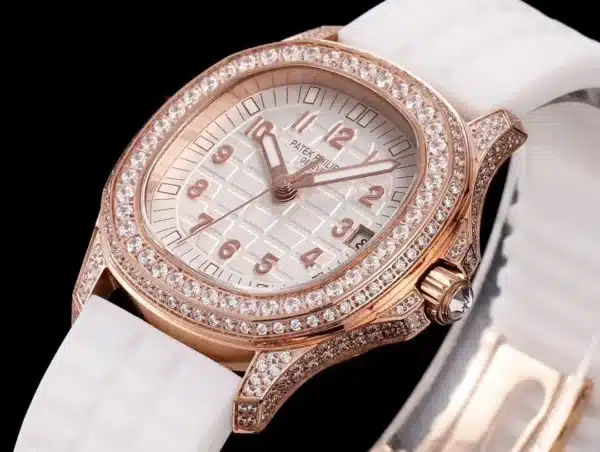 Aquanaut 5269/200R Luce Travel Time 38.8 mm,Gold