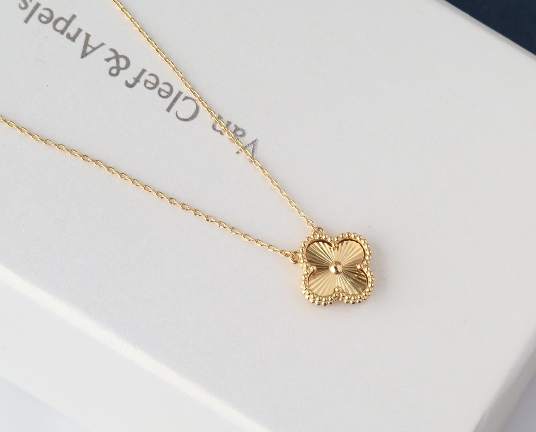 Van Cleef & Arpels Necklace 551