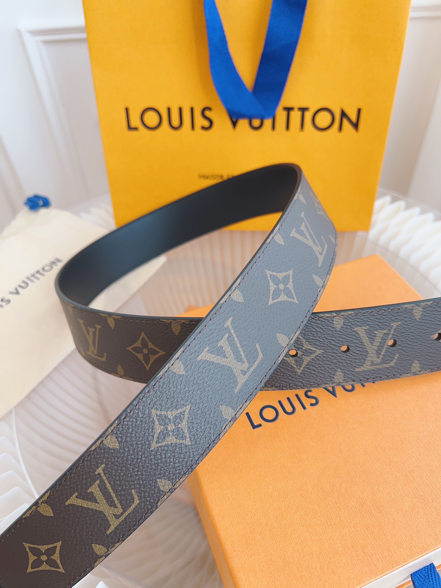 Louis Vuitton LV Leather Belts 1:1 Mirror Version