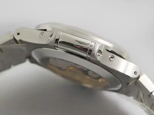 Nautilus 5726/1A-014 Annual Calendar, Moon phases 40.5 mm,Steel