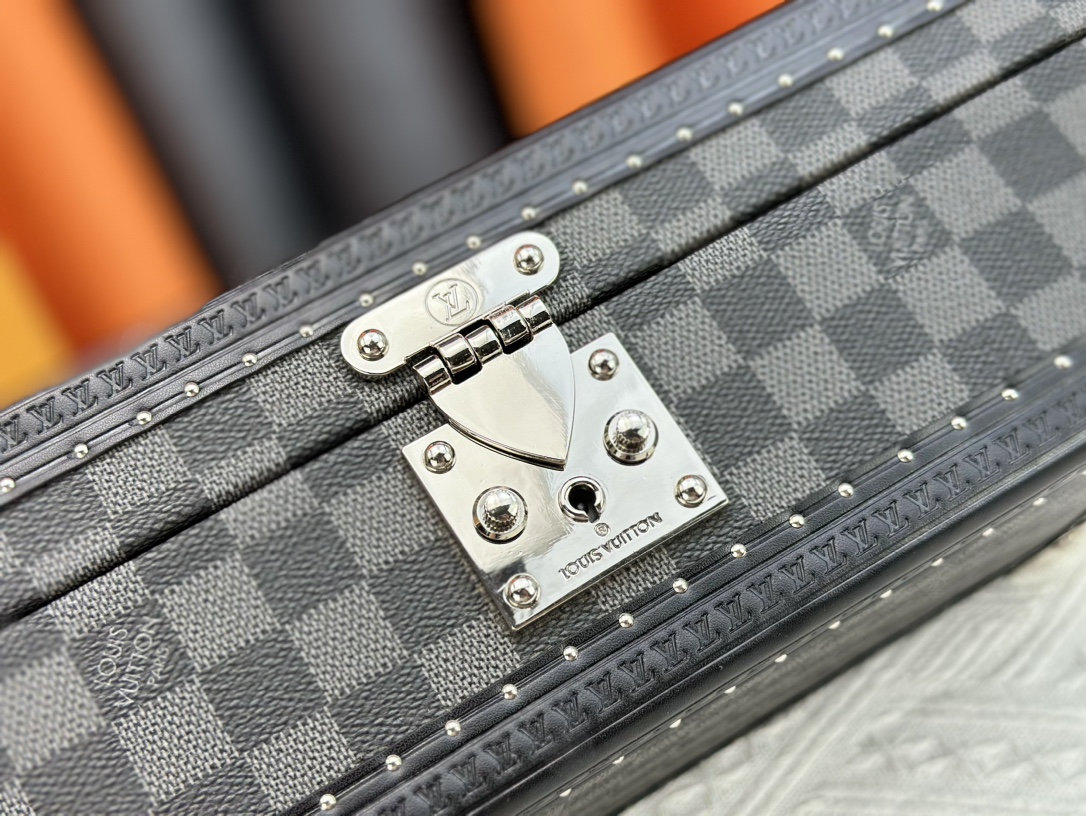 Louis Vuitton M4700B M47641 Shoulder Bag Handbag