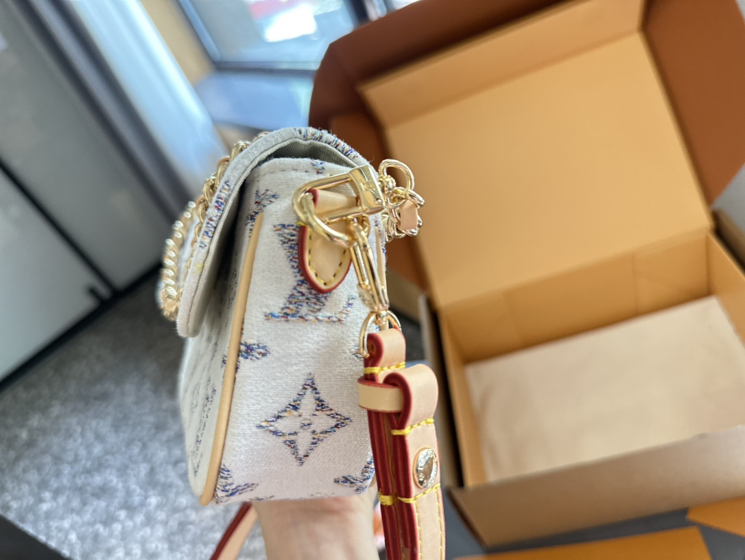 Louis Vuitton LV Denim Ivy Shoulder Bag Handbag (Replica)