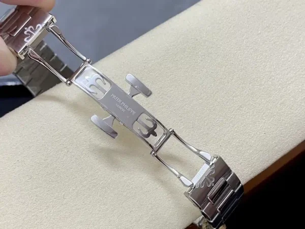 Nautilus 7118/1A-010 Ladies Automatic 35.2 mm,Steel