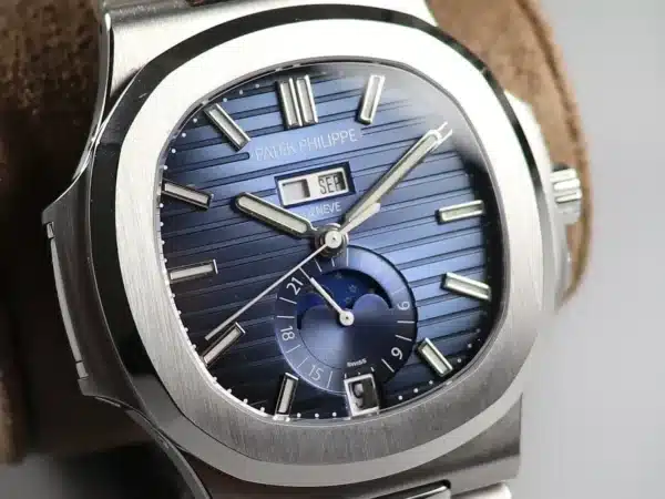 Nautilus 5726/1A-014 Annual Calendar, Moon phases 40.5 mm,Steel