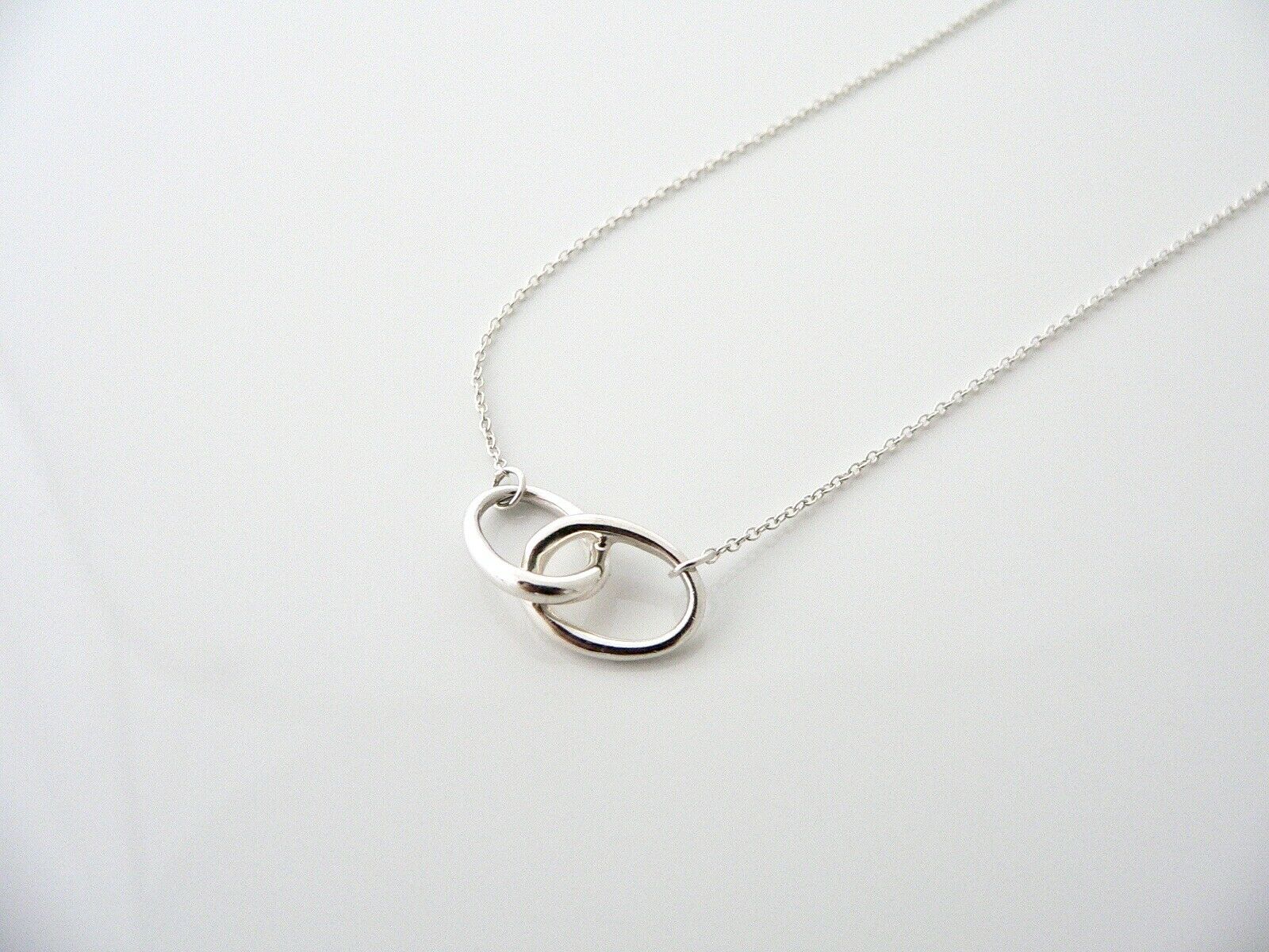 Tiffany & Co Interlocking Ovals Necklace Peretti Pendant Silver Gift Love Knot