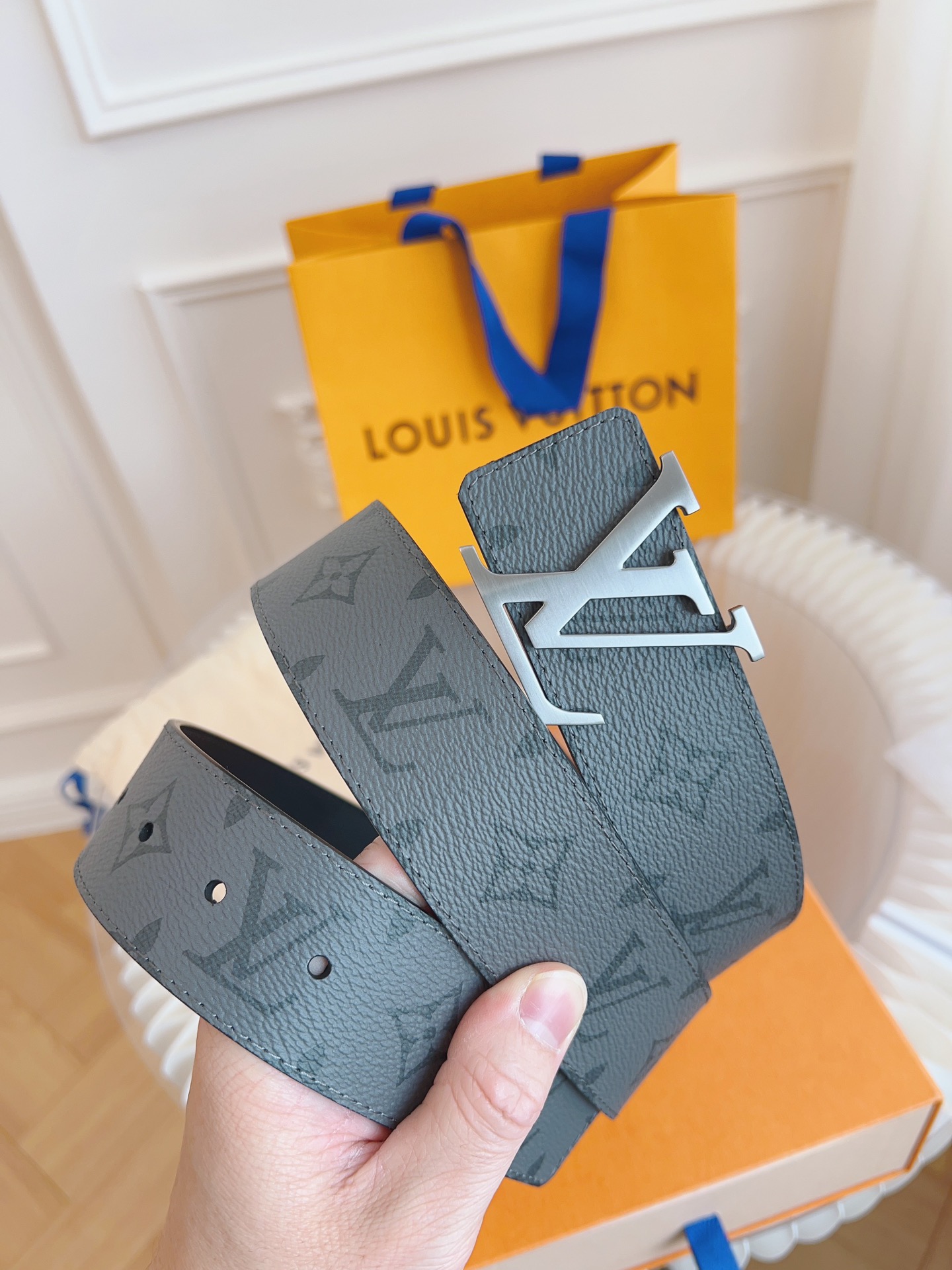 Louis Vuitton LV Leather Belts 1:1 Mirror Version