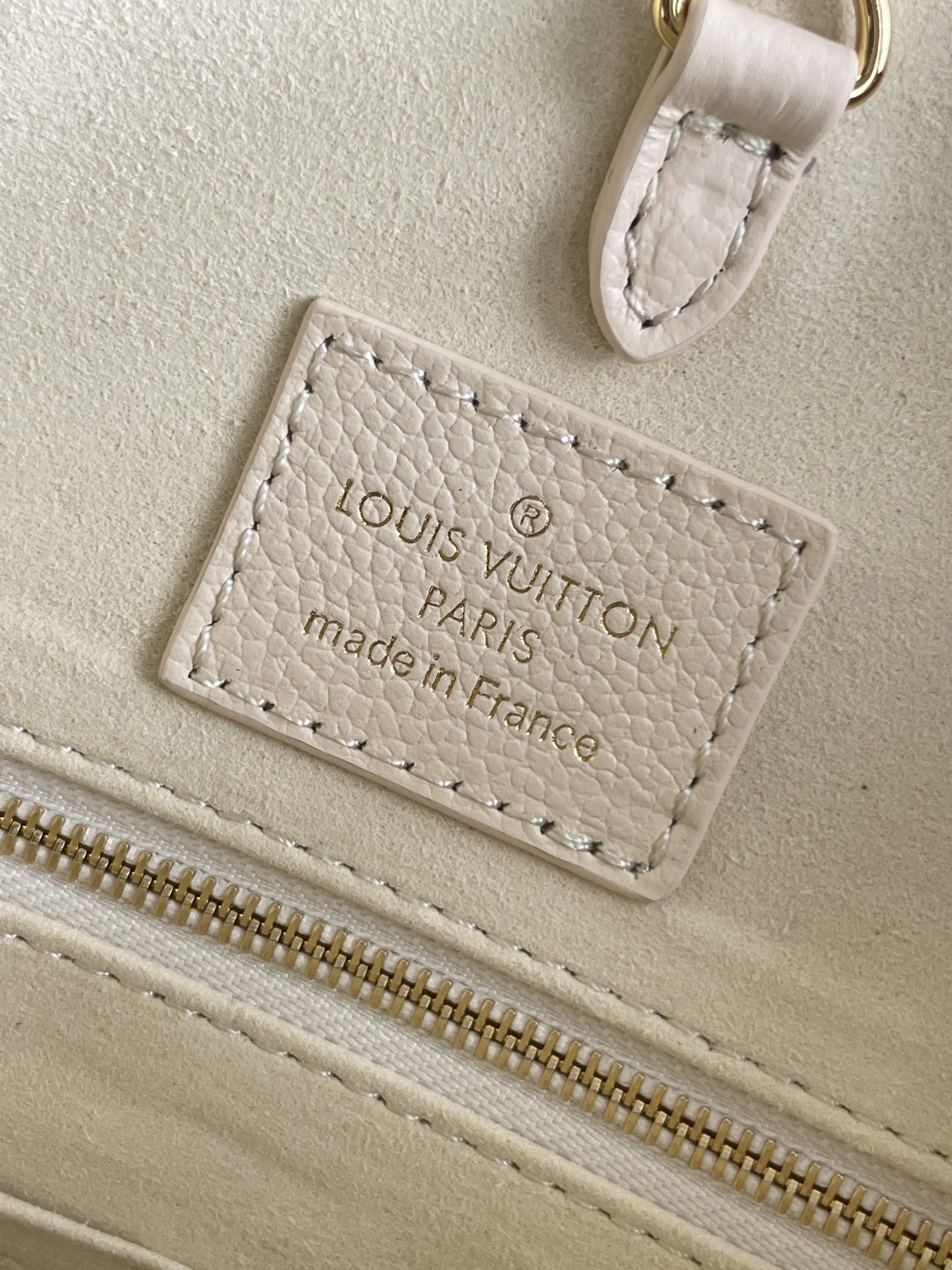 Louis Vuitton OnTheGo MM Tote Bag M21575