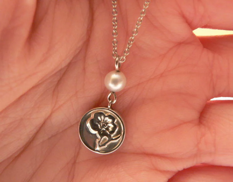 Tiffany & Co. Silver Nature Rose Pearl Necklace Pendant Charm Chain Gift Pouch