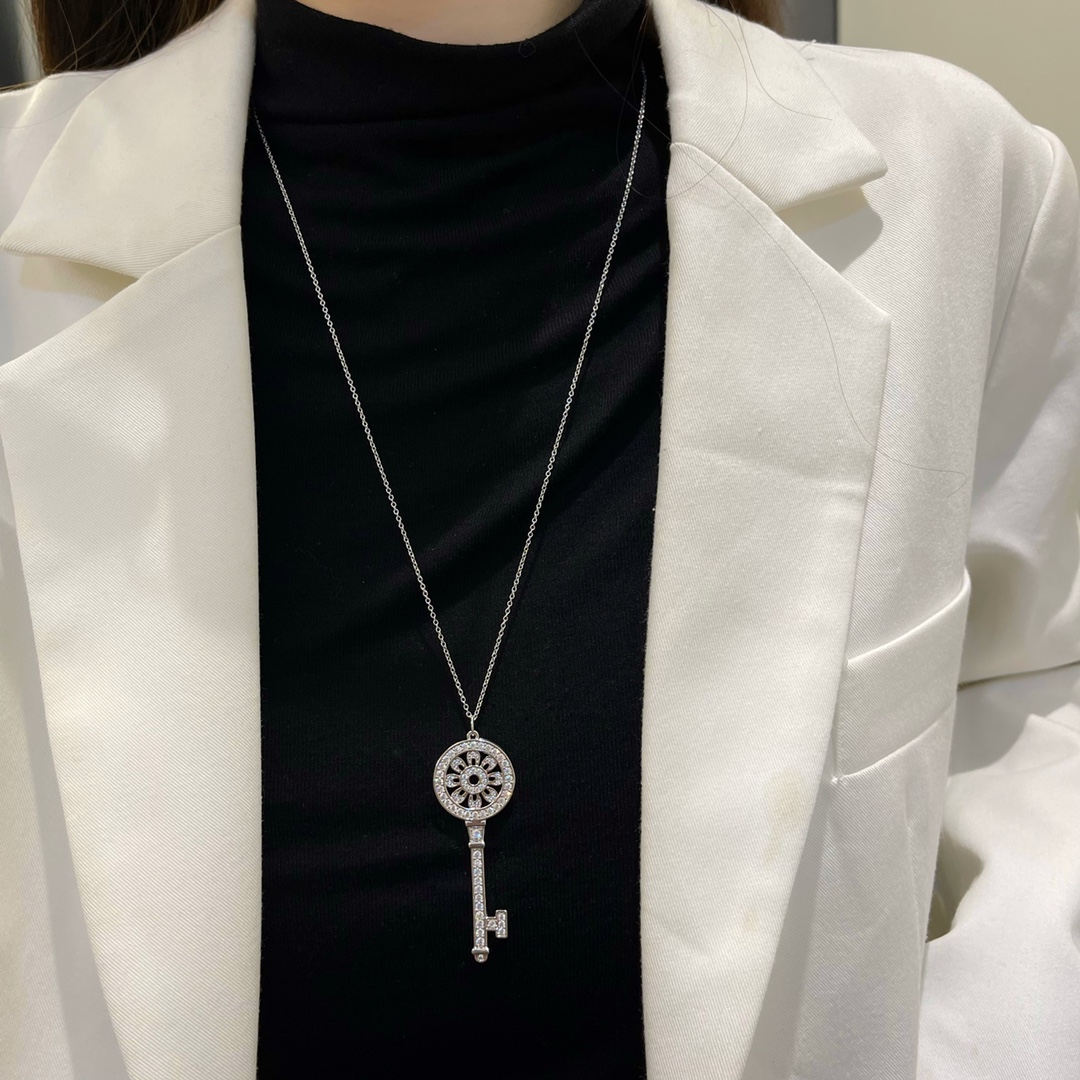 Fake Tiffany Petals Key Pendant