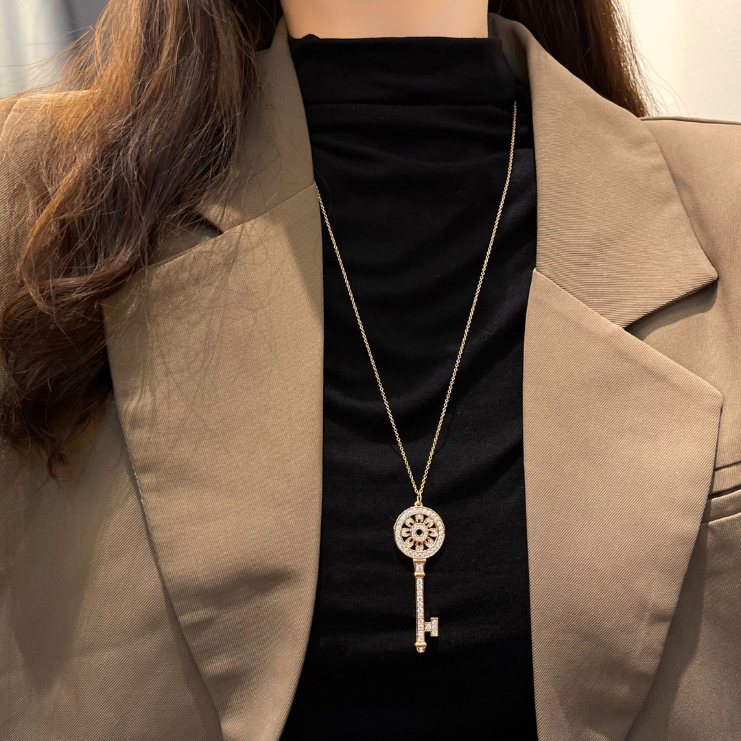 Fake Tiffany Petals Key Pendant