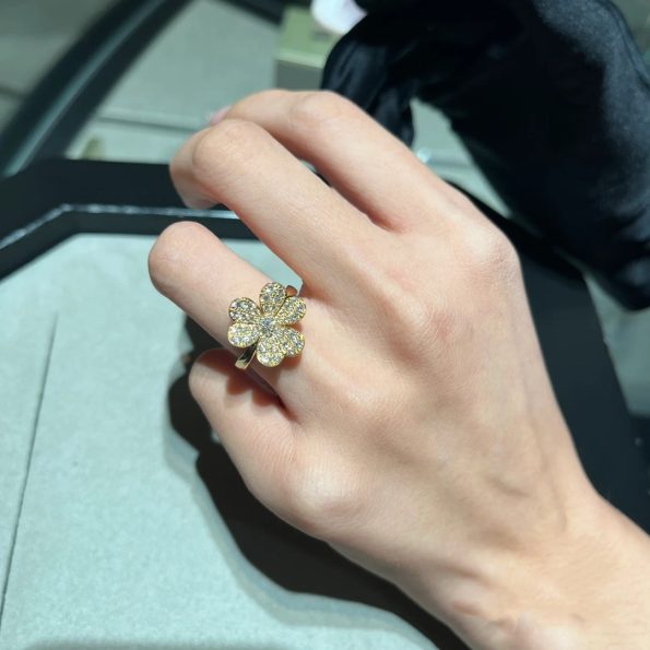 Van Cleef Ring Dupe, Clover Ring, Diamonds, Gold