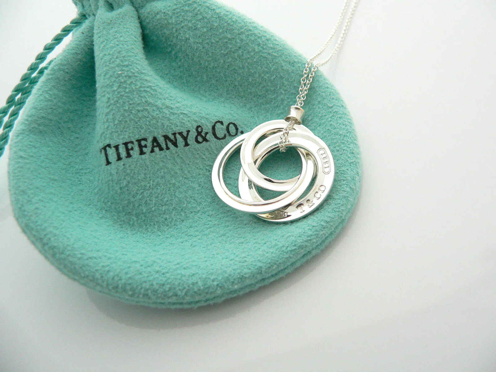 Tiffany & Co 1837 Interlocking Circles Necklace Pendant Chain Gift Pouch 17 Inch