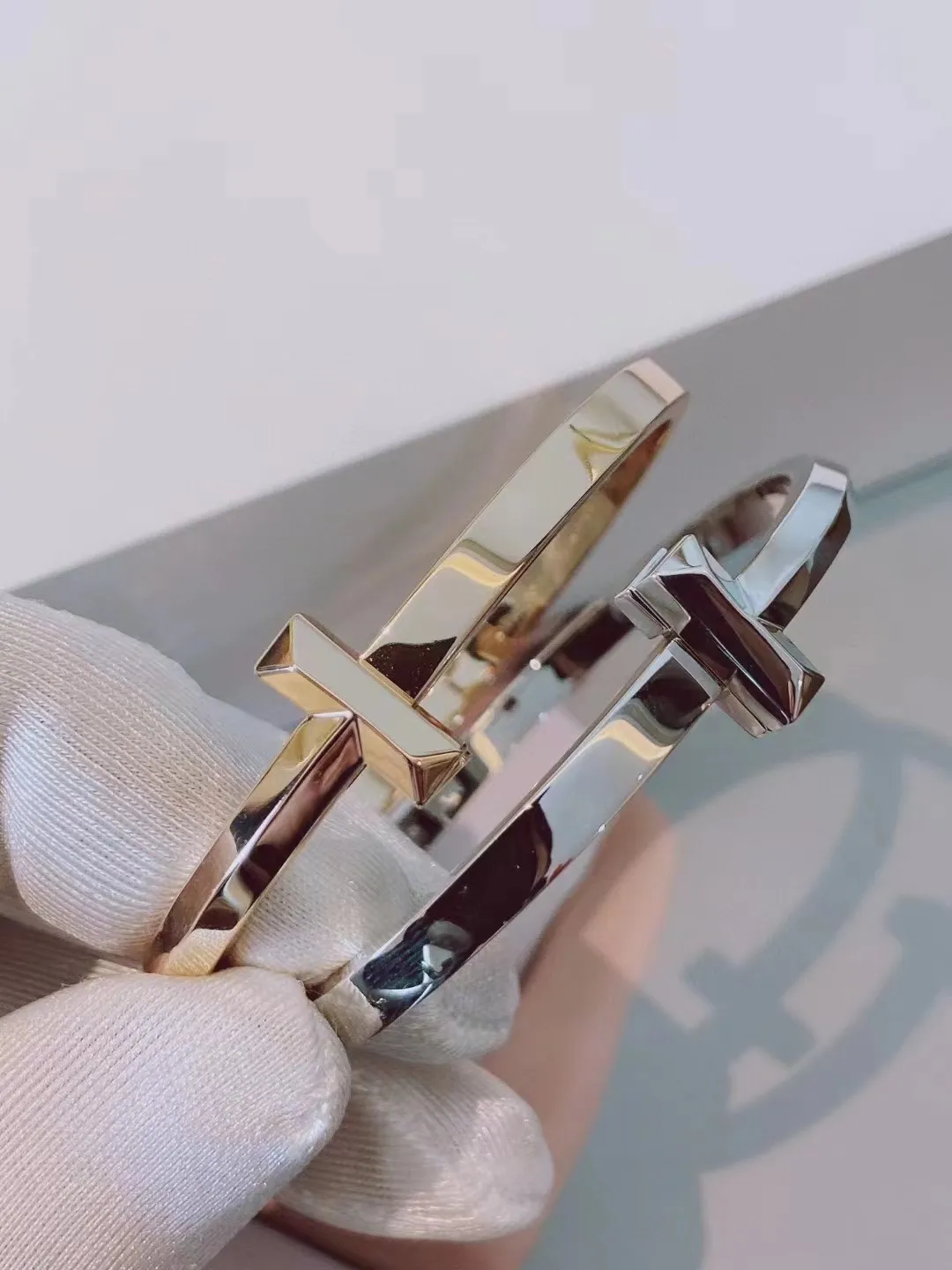 Tiffany T T1 Hinged Bangle Champagne Gold/White Gold