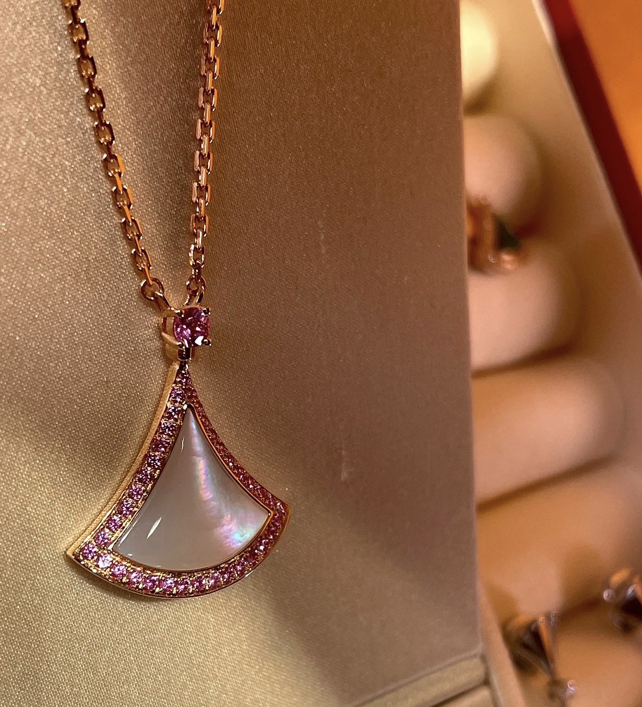 BVLGARI DIVAS' DREAM NECKLACE, White Mother-of-Pearl & Malachite, Three Style