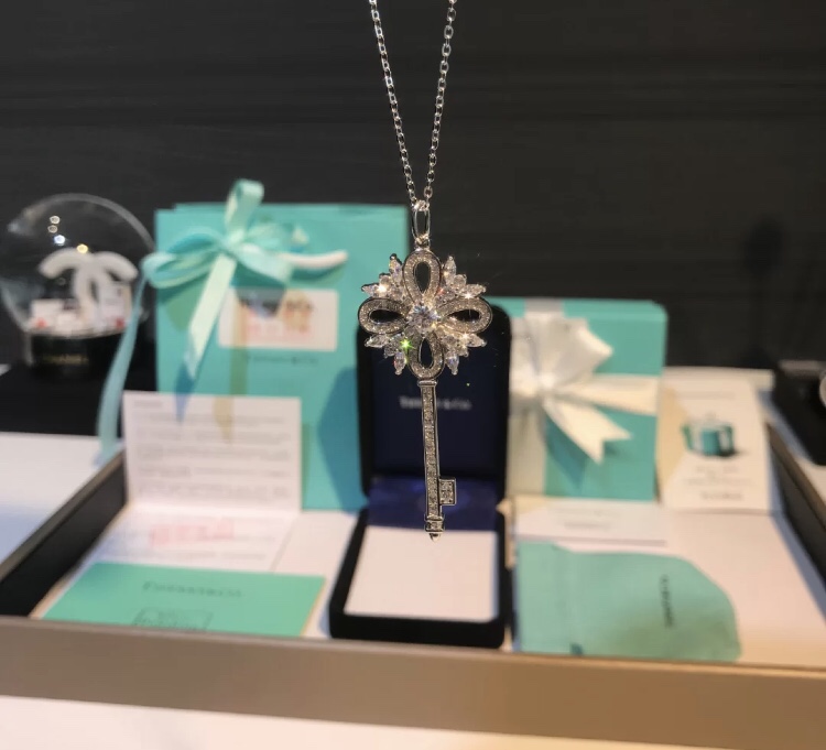 Tiffany Keys, Tiffany Victoria® Key Pendant