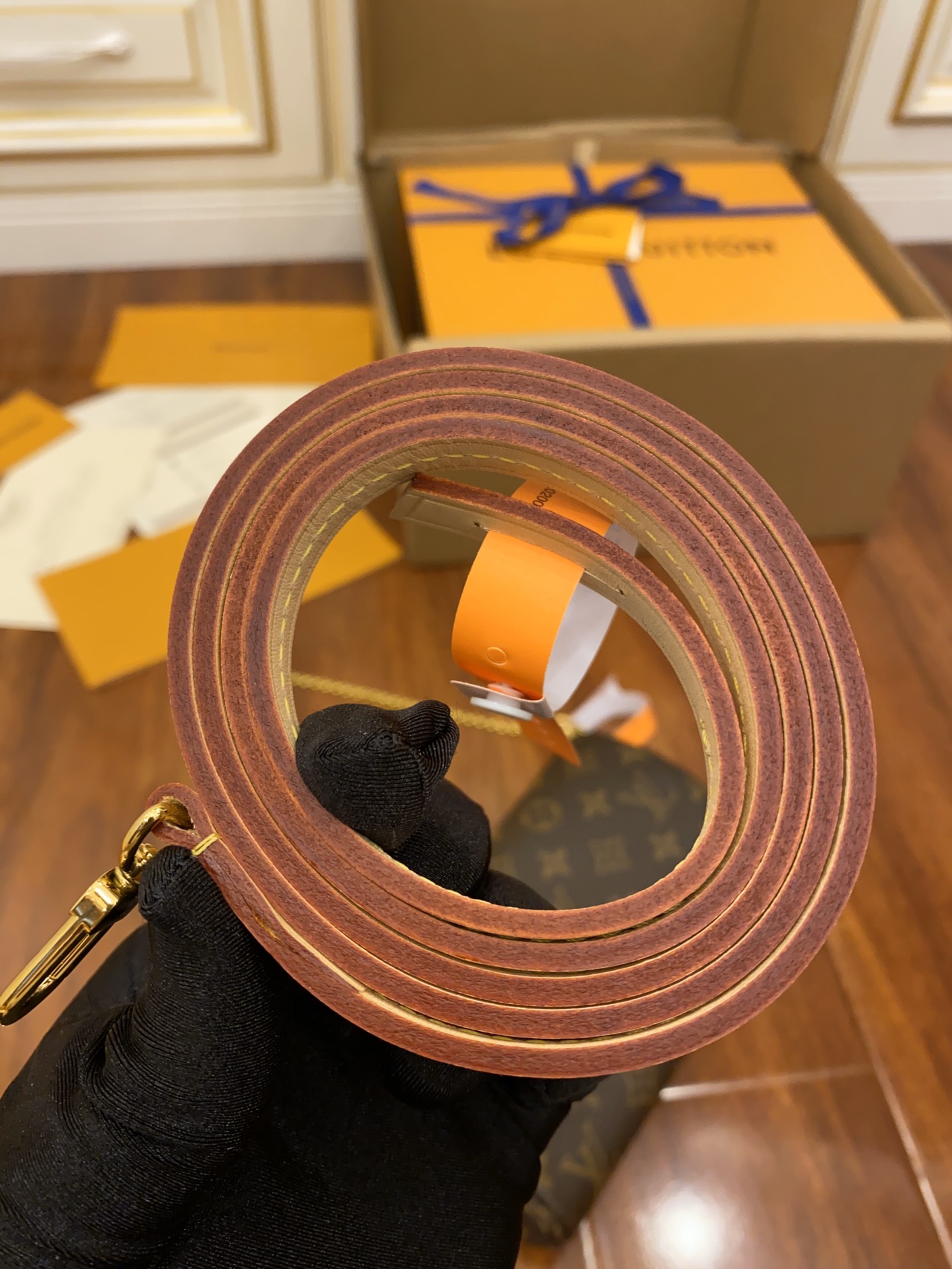 Louis Vuitton Favorite MM Chain shoulder bag M40718