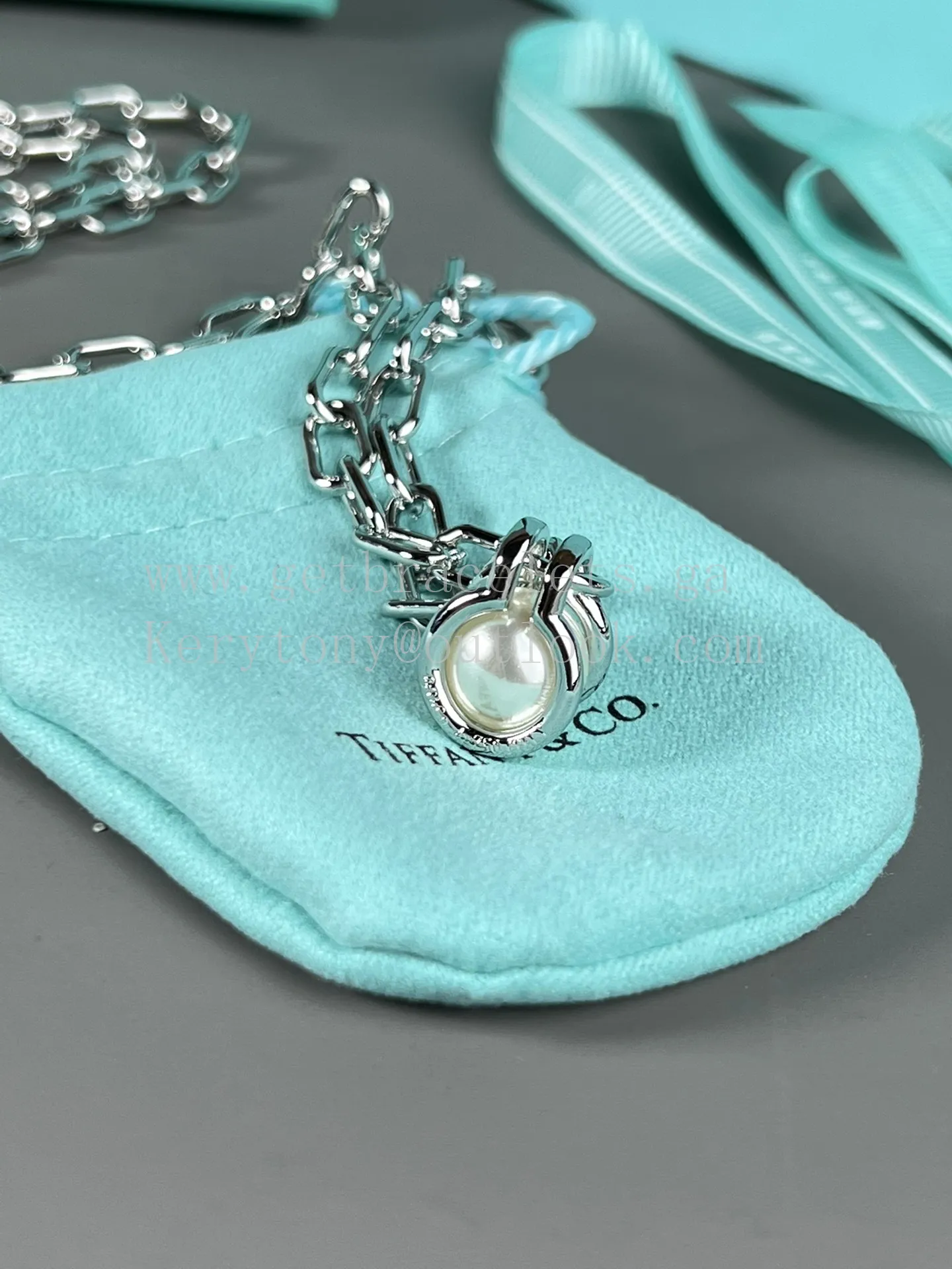 Tiffany T Pearl Link Pendant in White Gold/Yellow Gold