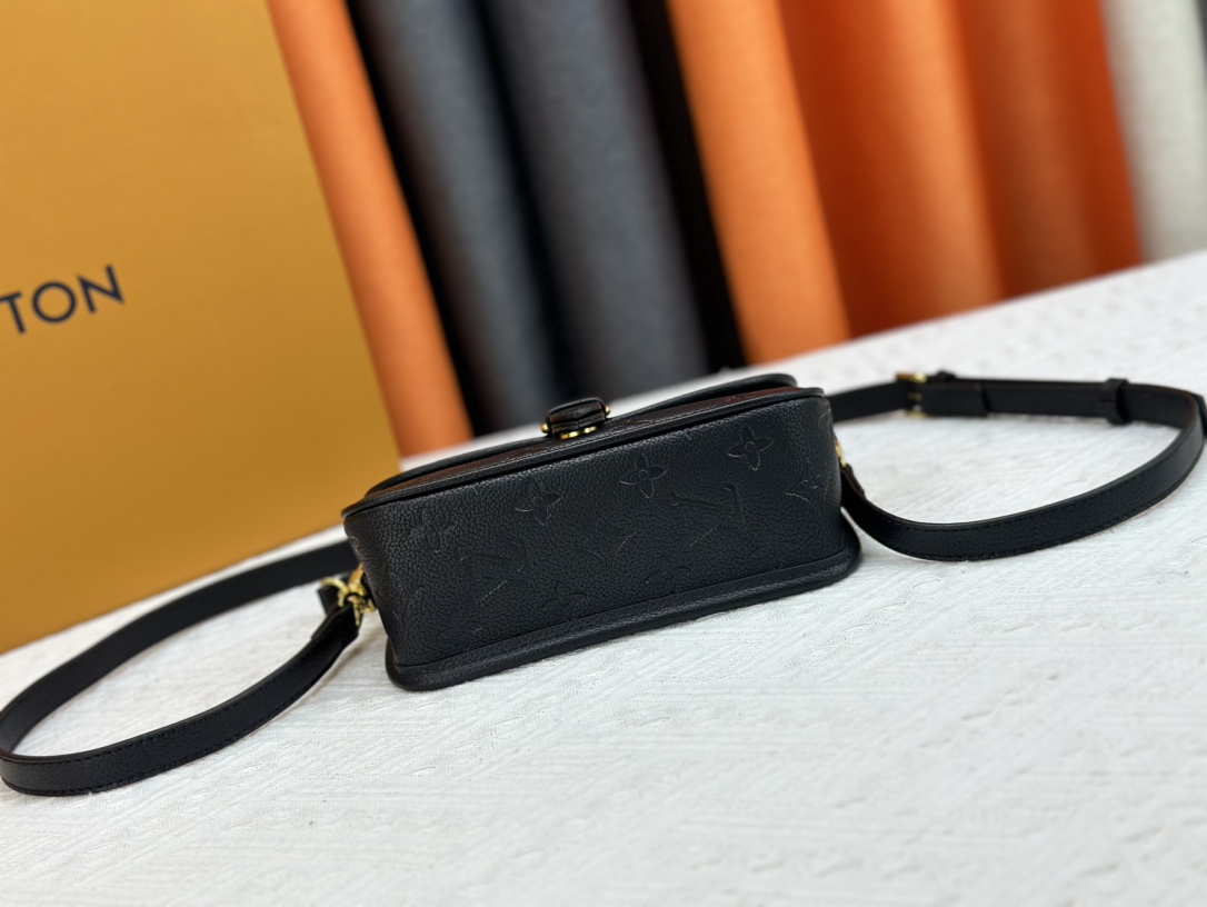 Louis Vuitton Diane M46386 M45985 Shoulder Bag Handbag