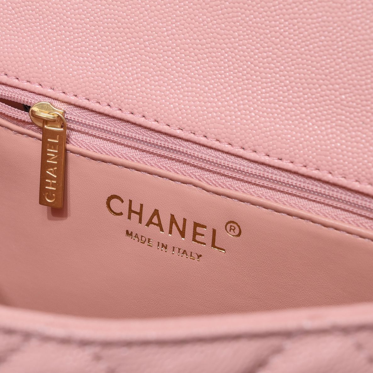 Chanel 23P Heart-Shaped Sardware Shoulder Bag Handbag