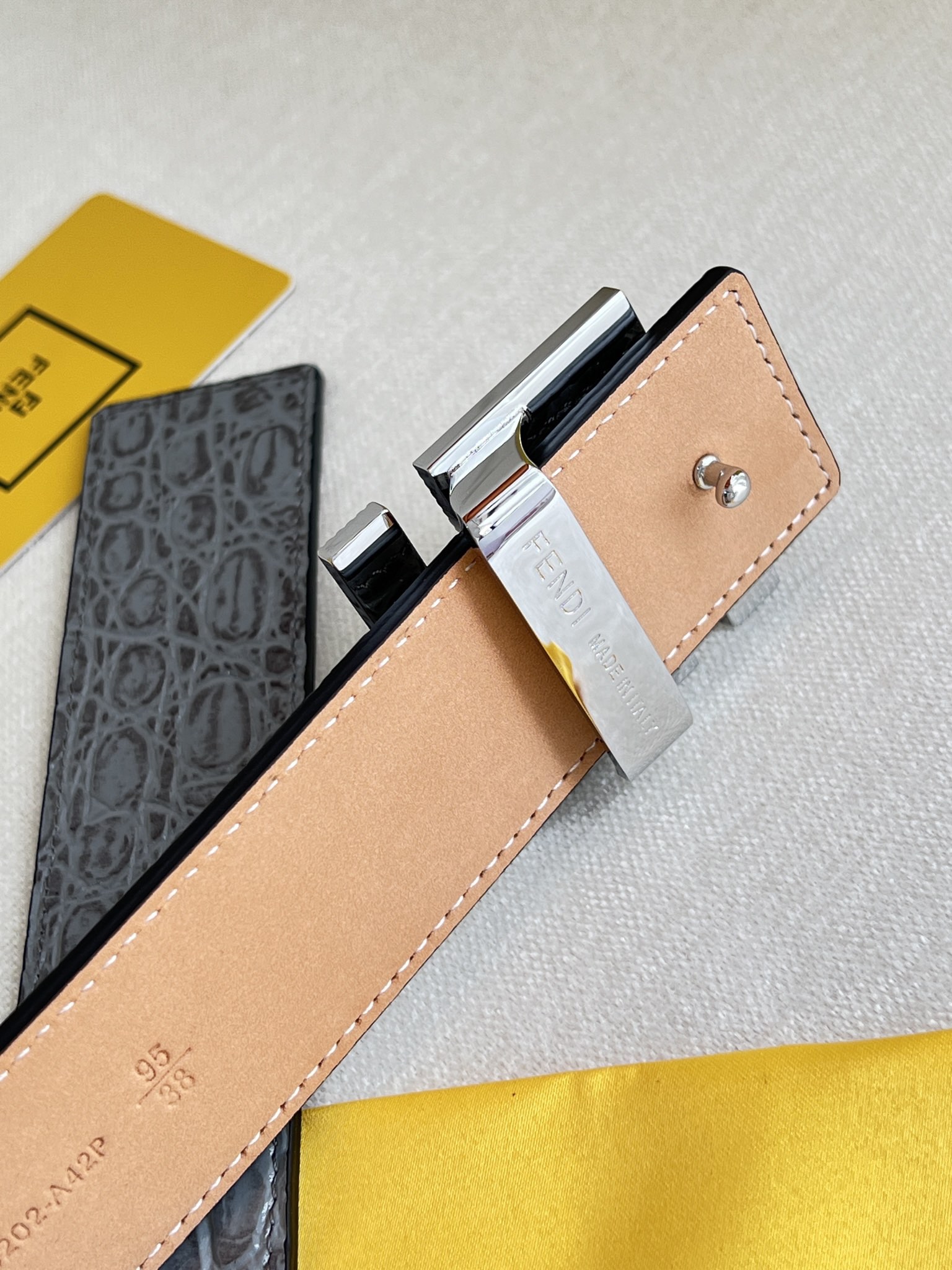 Fendi Leather Belts 1:1 Mirror Version