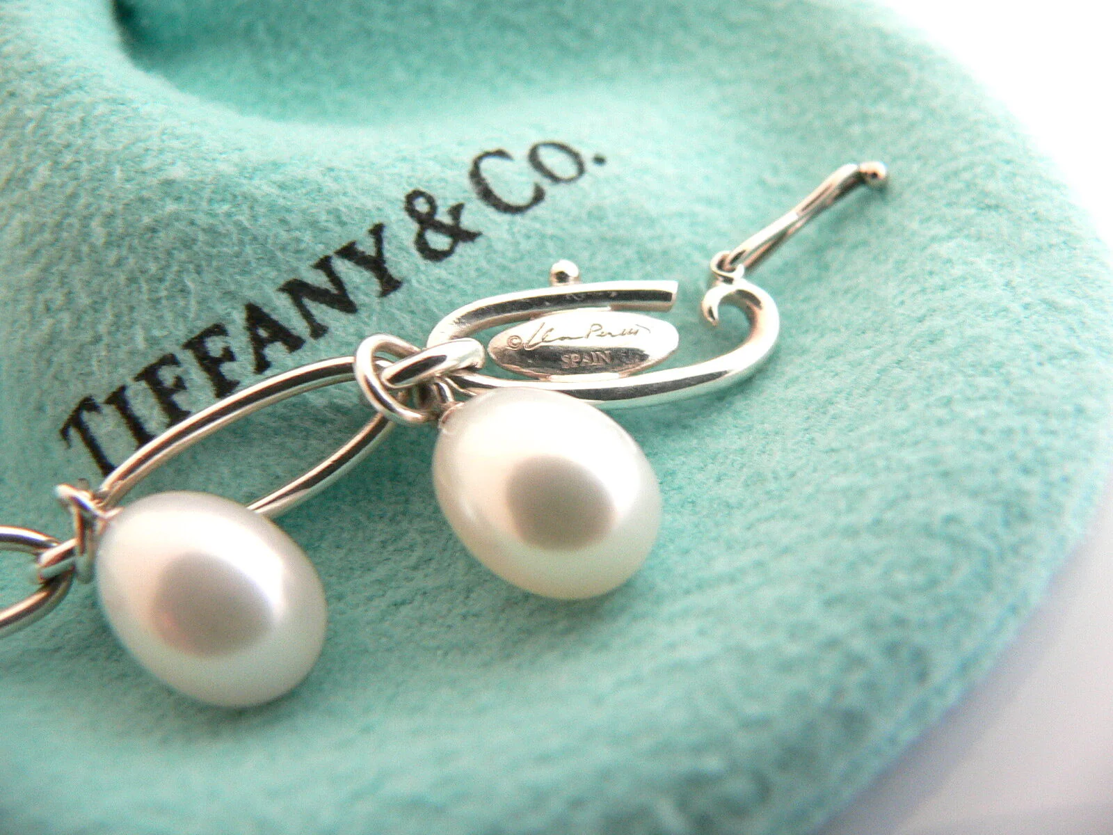 Tiffany & Co Pearl Bracelet Bangle Oval Chain Love Gift Pouch Silver Box Classic