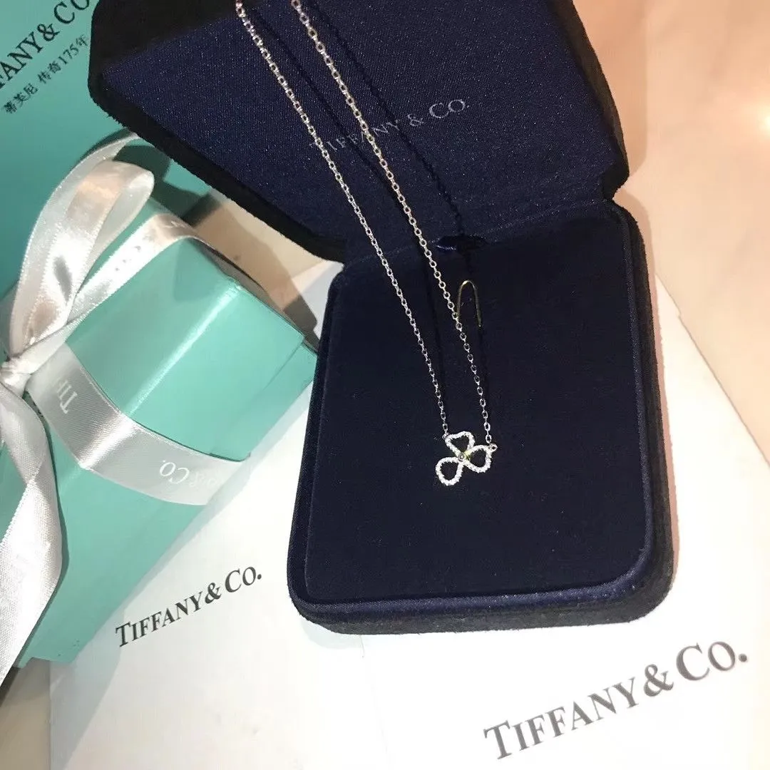 Tiffany & Co Elegant Style Paper Flowers Three Leaf Clover Open Flower Pendant Womens Diamonds Necklace