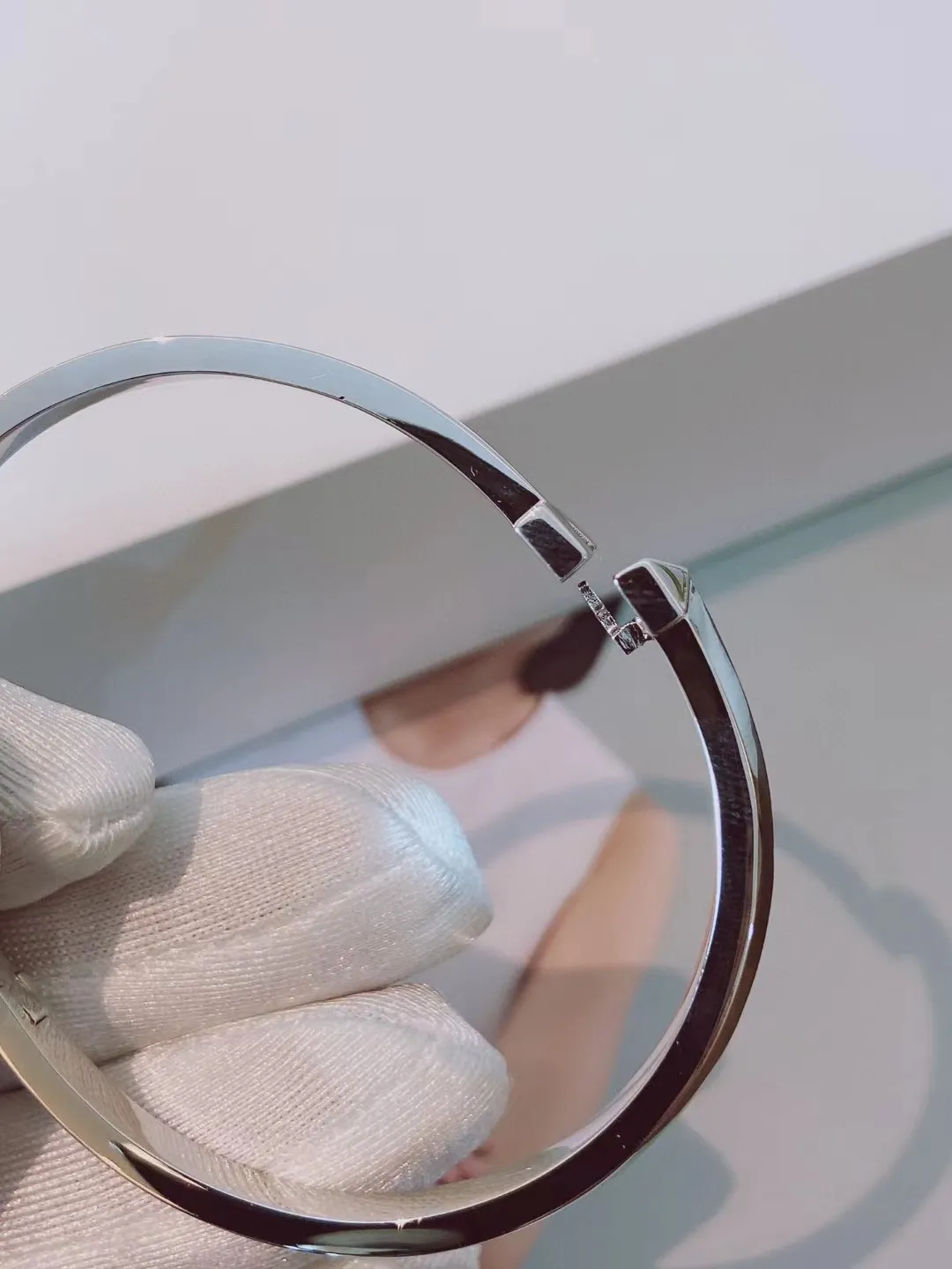 Tiffany T T1 Hinged Bangle Champagne Gold/White Gold