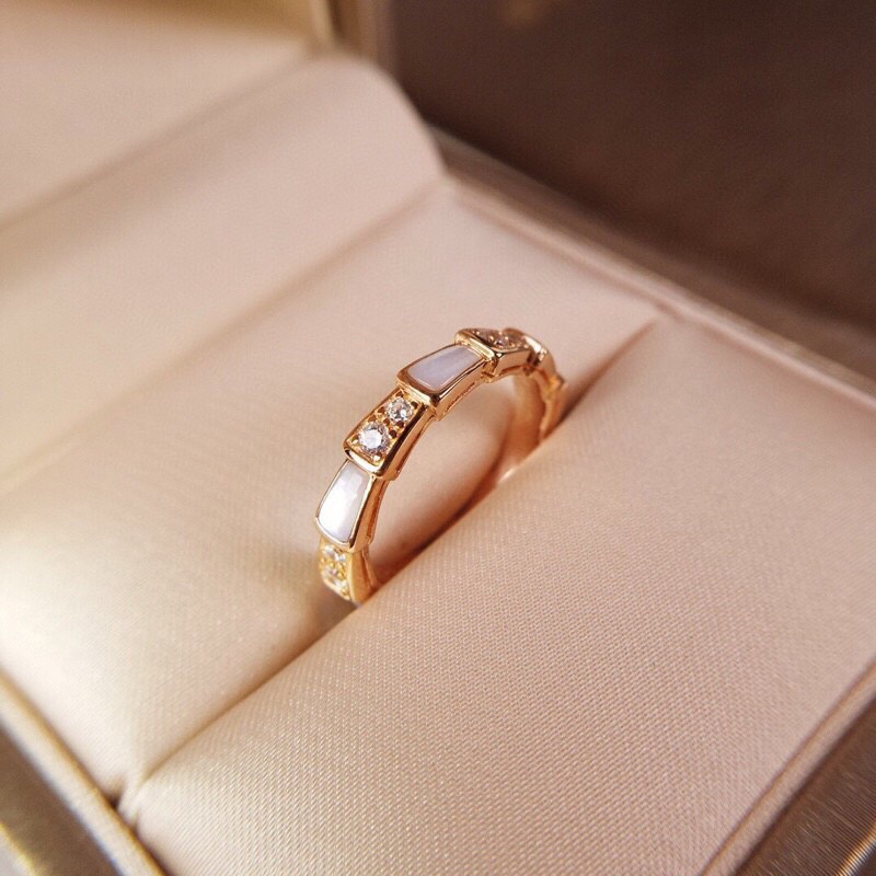 Bvlgari SERPENTI VIPER RING,Carnelian & White Mother-of-Pearl