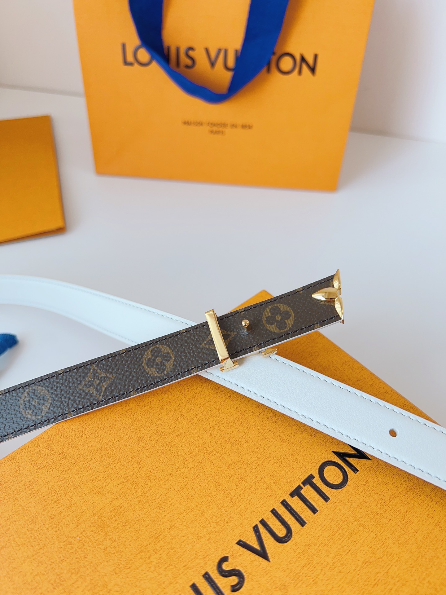 Louis Vuitton LV Leather Belts 1:1 Mirror Version