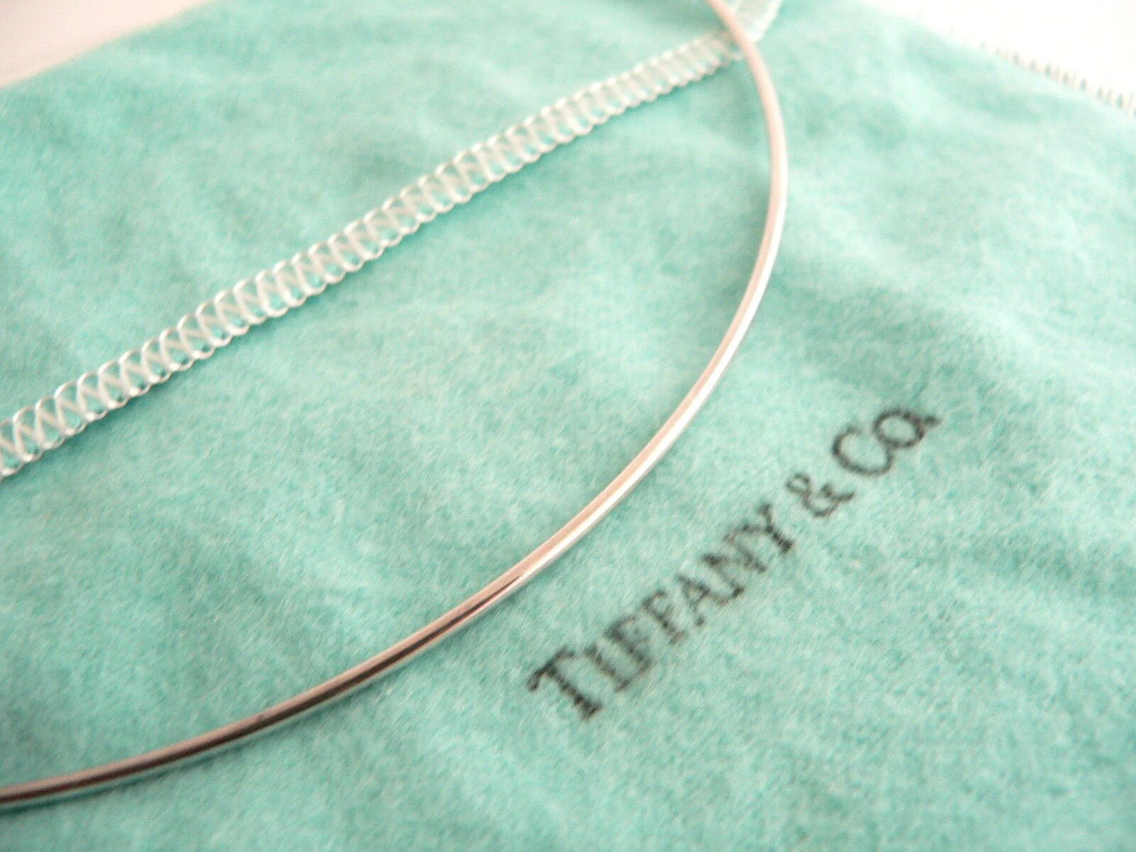Tiffany & Co Large Bean Wire Necklace Pendant Charm Peretti Silver Gift Pouch