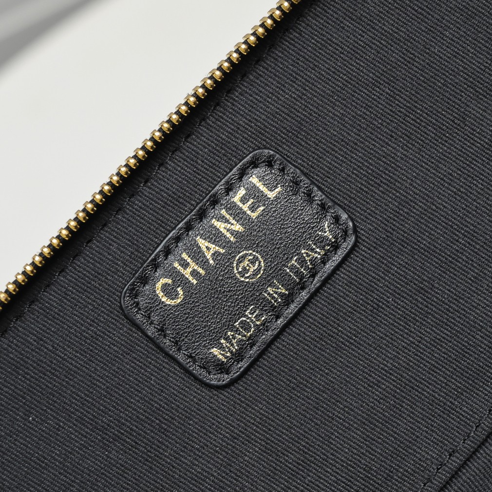 Chanel Golden·Ball Cosmetics Box Makeup  Bag  Shoulder Bag Handbag