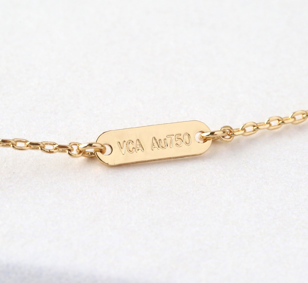 Van Cleef & Arpels Necklace 551