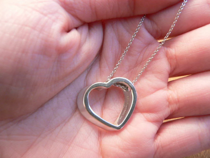 Tiffany & Co Silver Heart Necklace Pendant Charm Chain Modern Geometric Gift