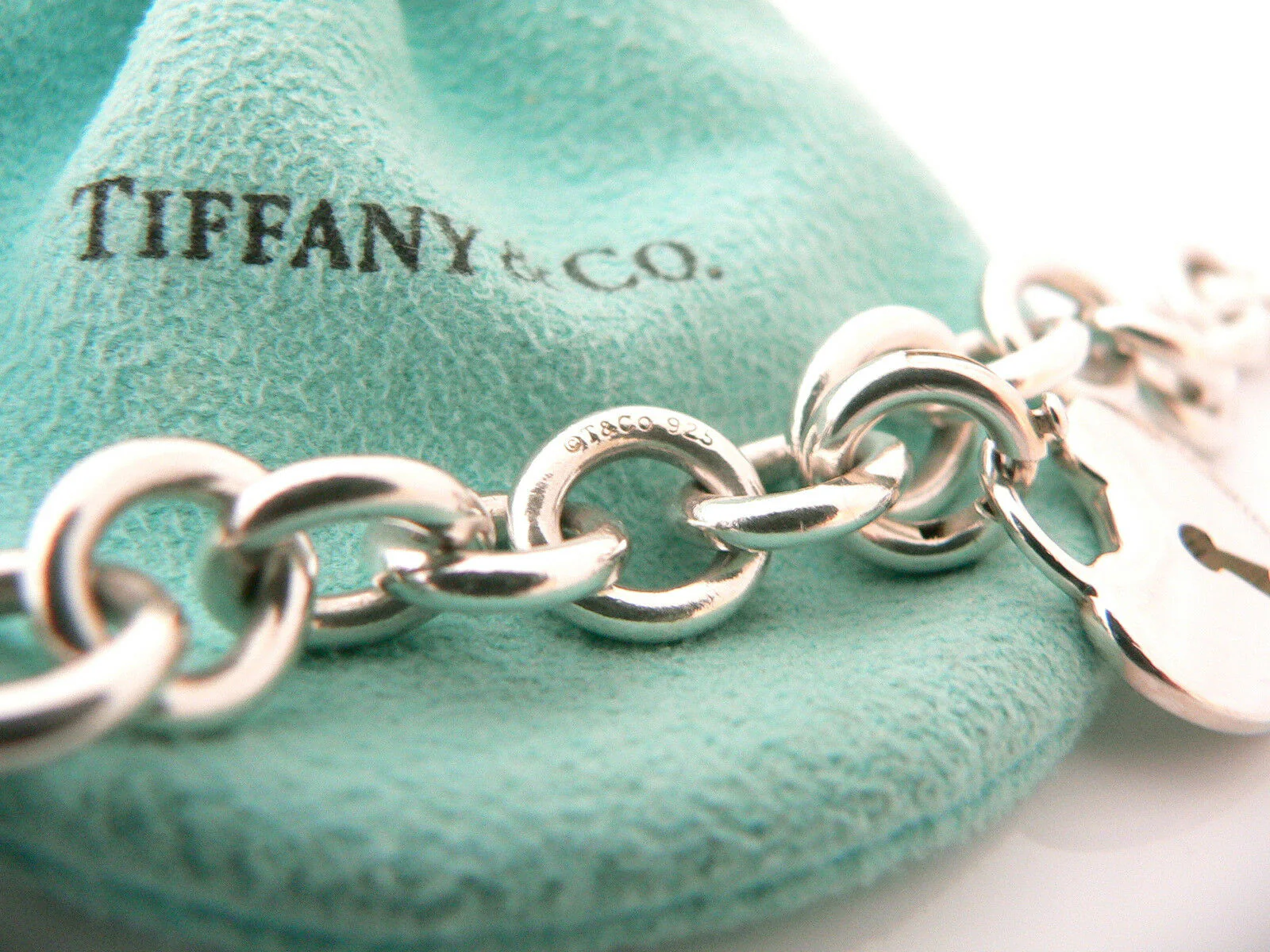 Tiffany & Co Silver Heart Key Hole Charm Pendant Bracelet Bangle Gift Love Pouch