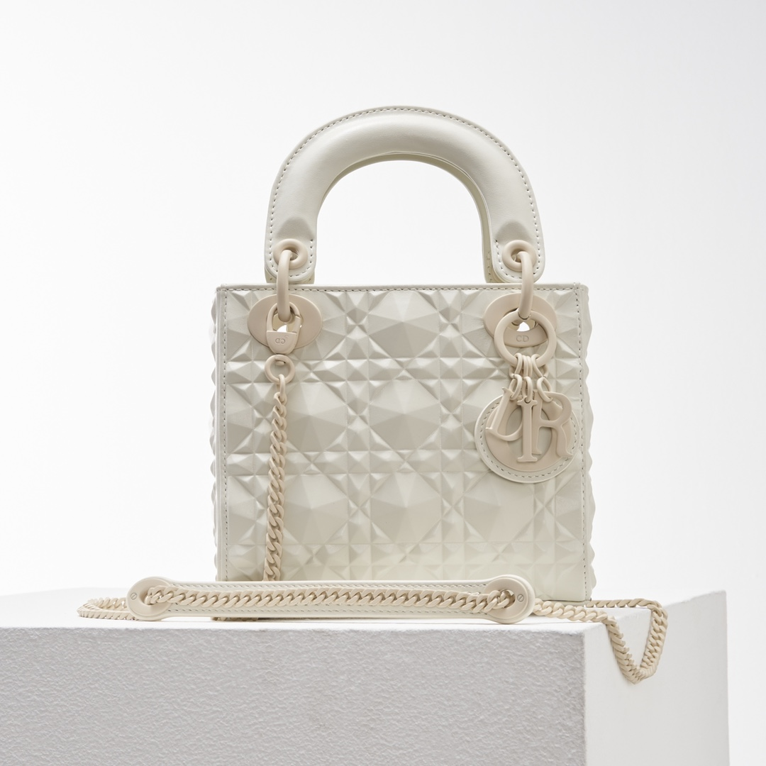 DIOR Lady Dior Diamond Vine Pattern Handbag (Replica)