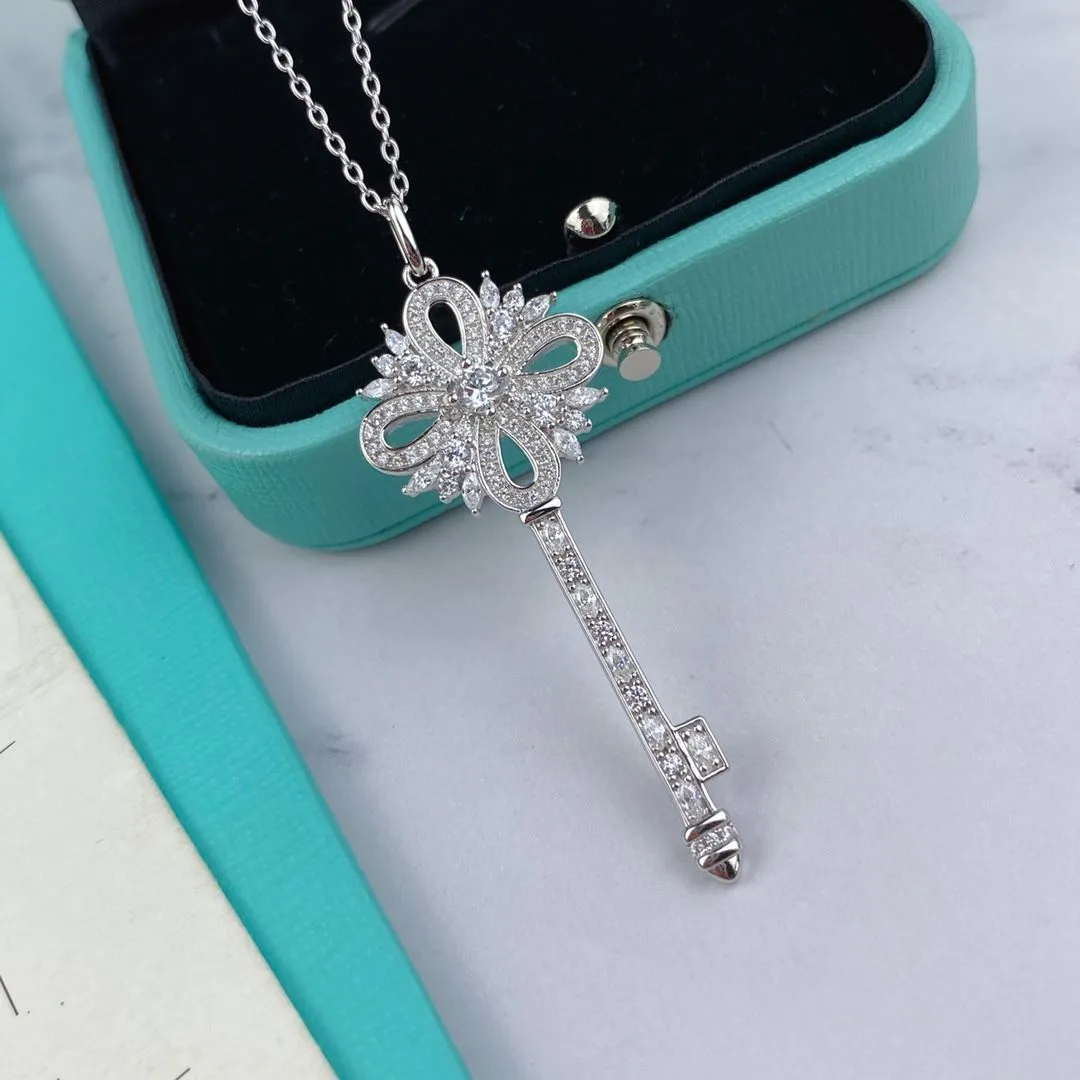New Style Tiffany Victoria Key Pendant White Gold Diamonds Necklace For Ladies Silver/ Yellow Gold