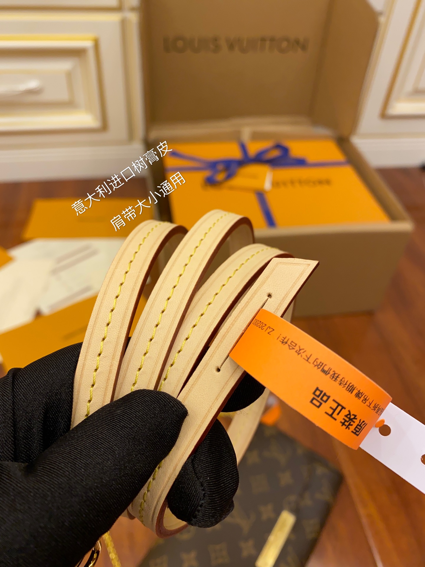 Louis Vuitton Favorite MM Chain shoulder bag M40718