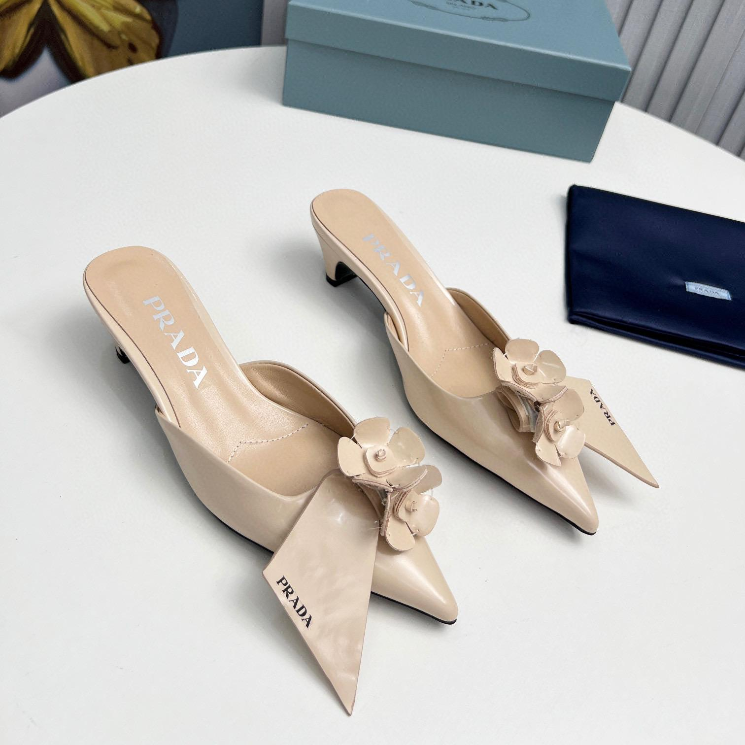 Prada  Patent Leather Flip-flops Sandals Slide (Replica)