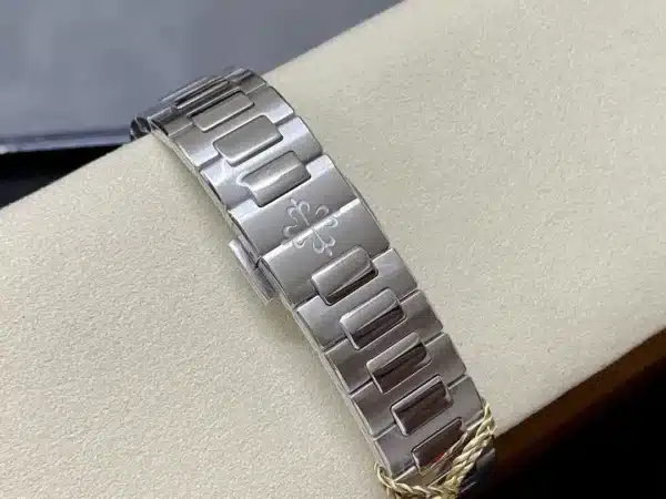 Nautilus 7118/1A-010 Ladies Automatic 35.2 mm,Steel