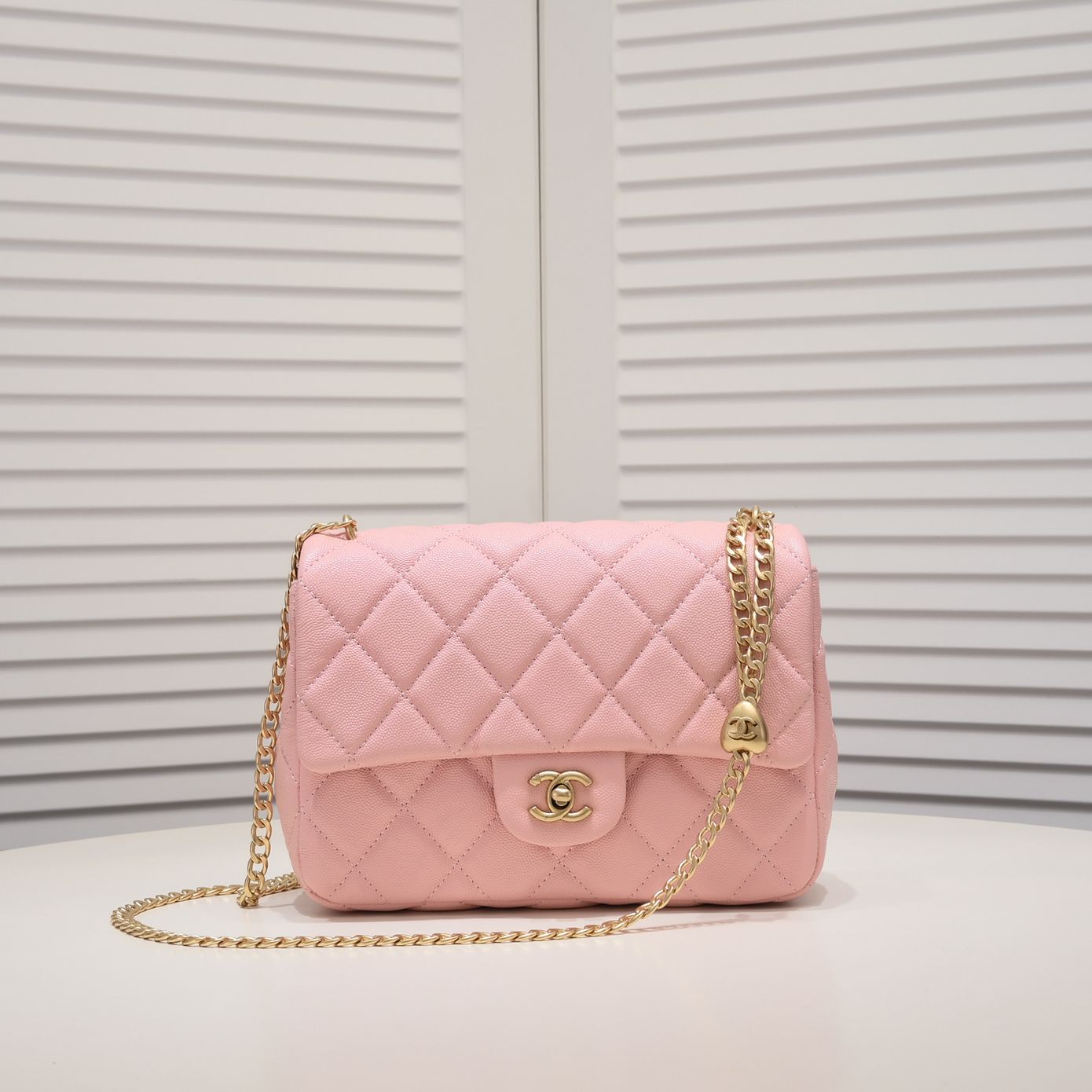 Chanel 23P Heart-Shaped Sardware Shoulder Bag Handbag