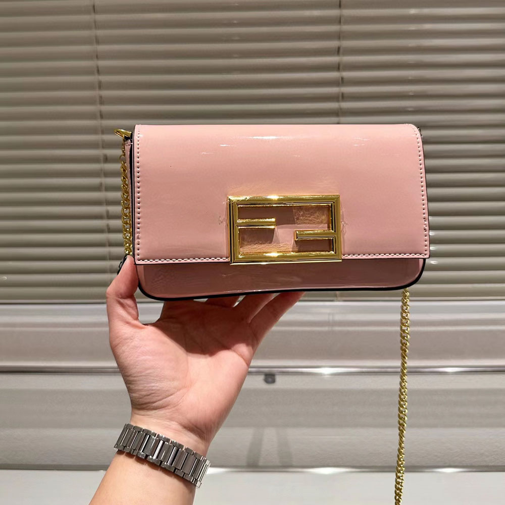 FENDI Chain Wallet Crossbody Bag(Replica)