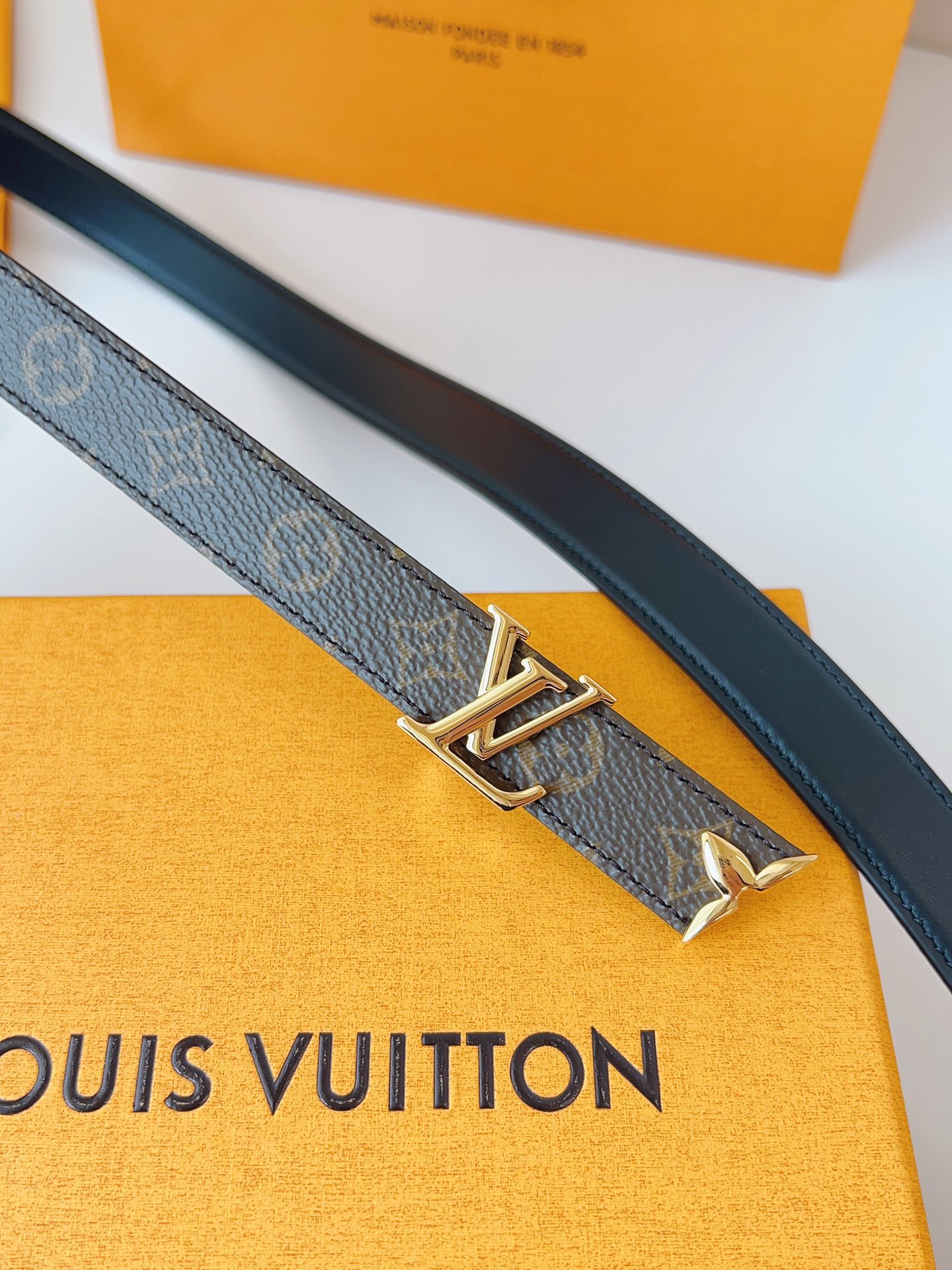 Louis Vuitton LV Leather Belts 1:1 Mirror Version