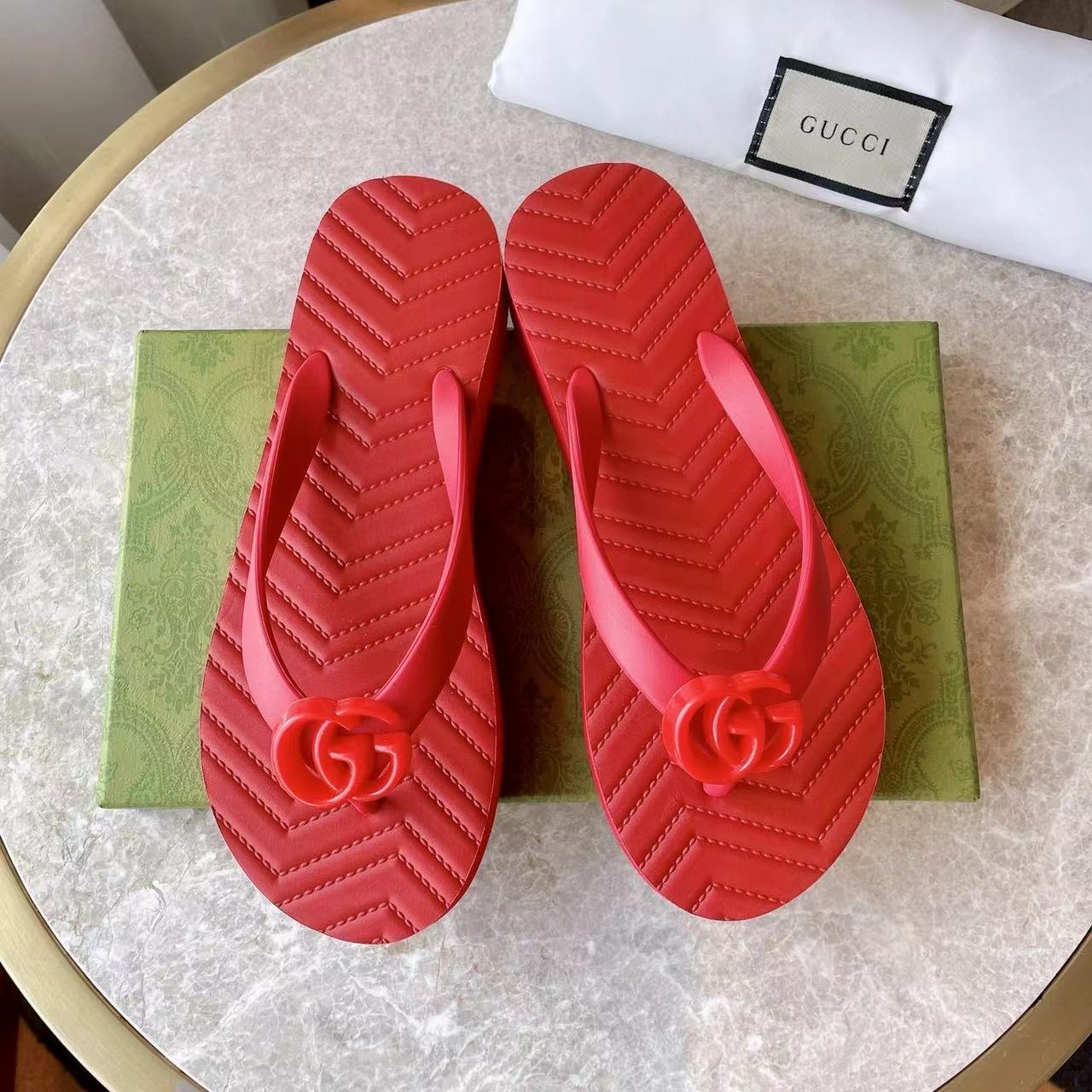 Gucci Shoes V-shaped toe clamp Band drill Slide Sandal (Replica)