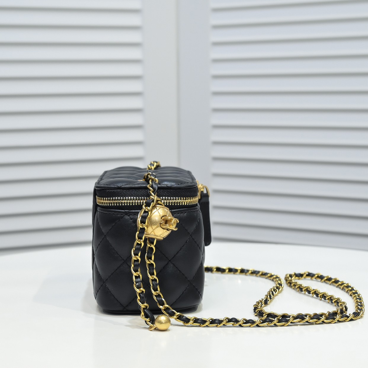 Chanel  Golden·Ball Makeup Box Bag  Shoulder Bag Handbag