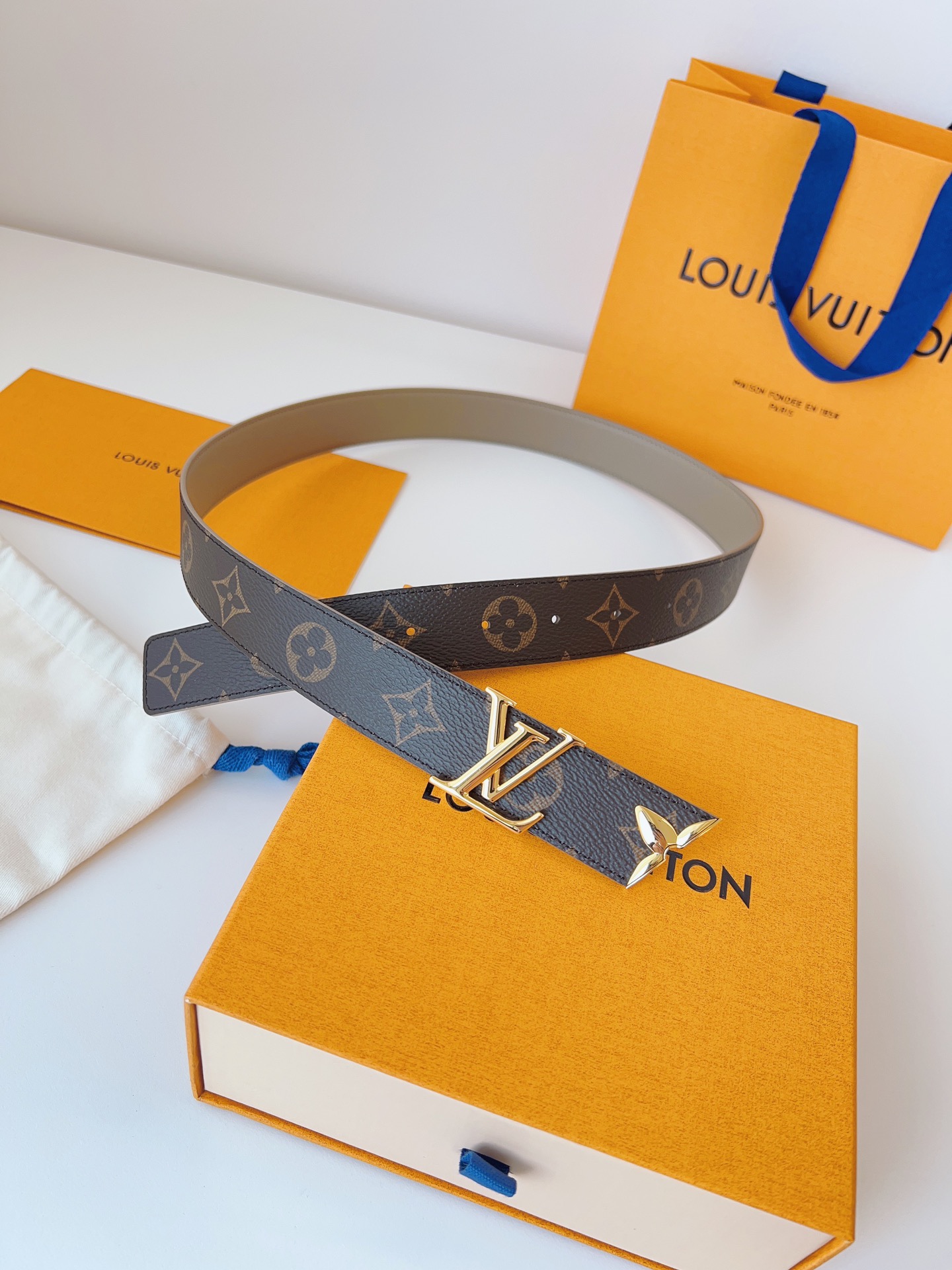Louis Vuitton LV Leather Belts 1:1 Mirror Version