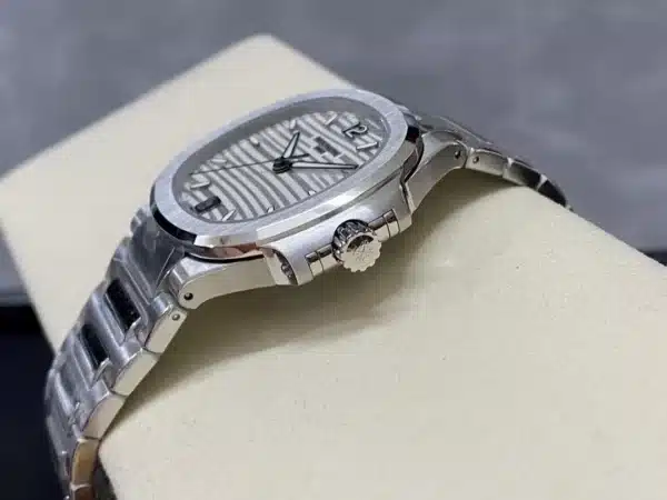 Nautilus 7118/1A-010 Ladies Automatic 35.2 mm,Steel