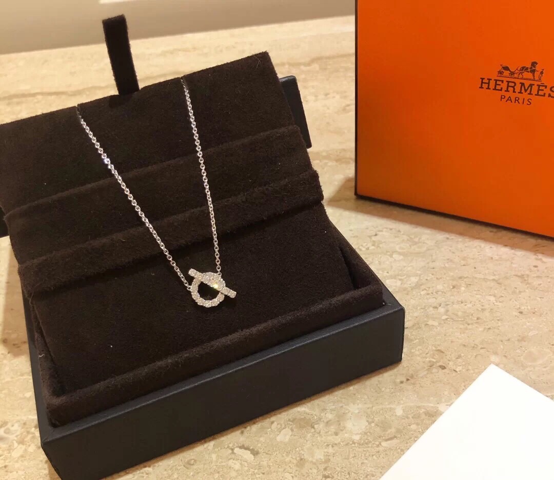 Q Necklace with Full Diamonds