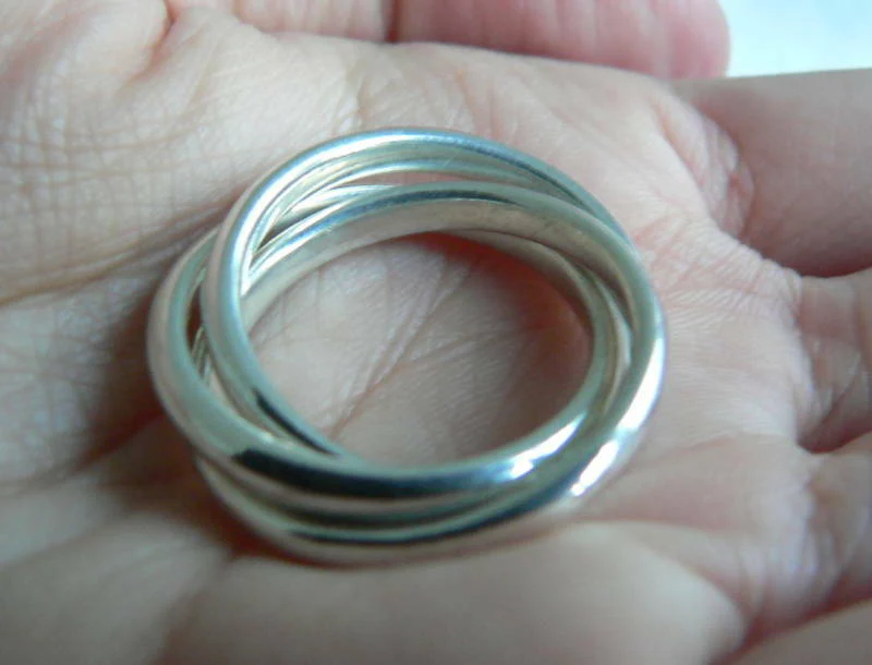 Tiffany & Co Silver Triple Rolling Interlocking Ring Band Sz 5 Gift Love