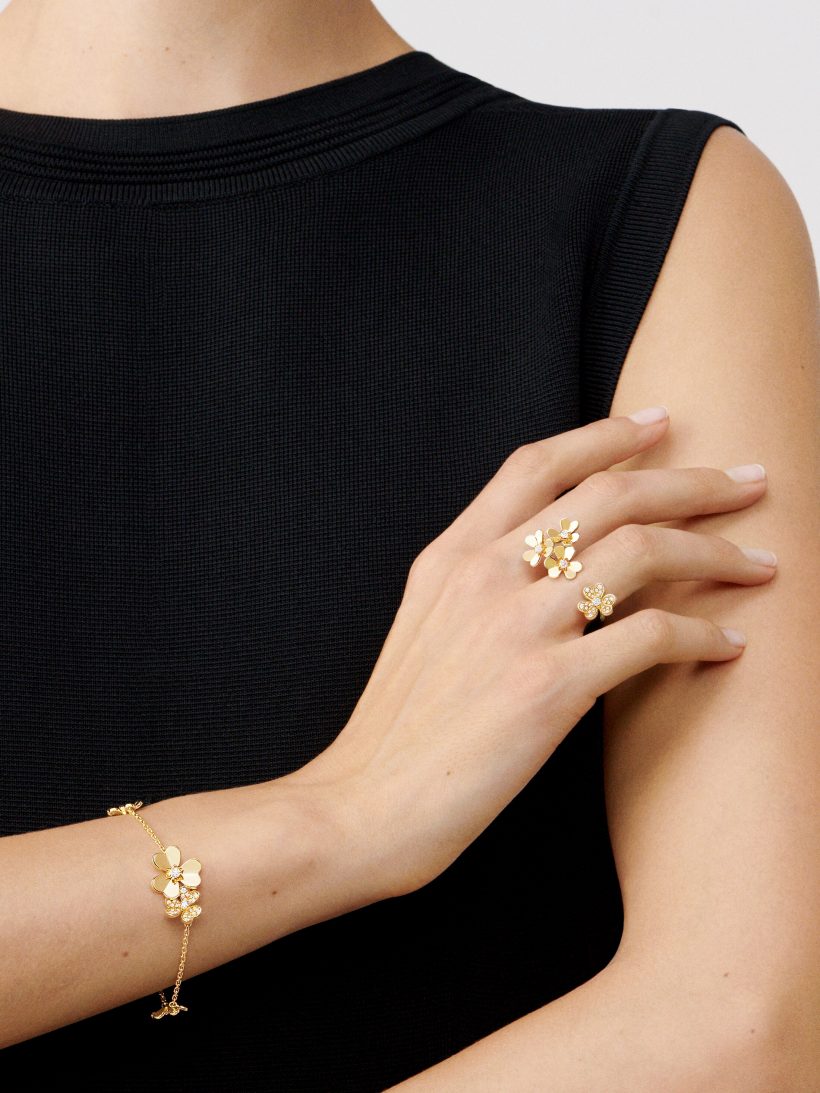 Van Cleef & Arpels Four Flowers Open End Ring, Frivole Between the Finger ring