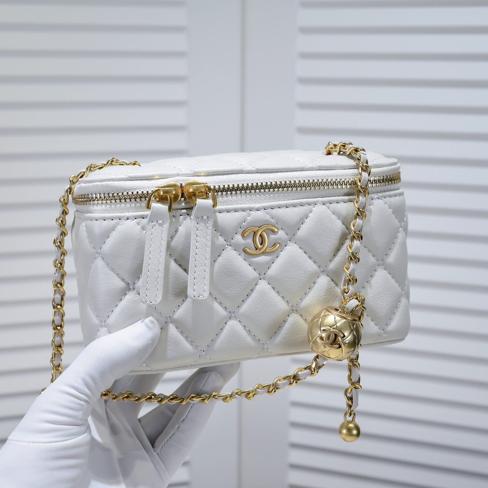 Chanel  Golden·Ball Makeup Box Bag  Shoulder Bag Handbag